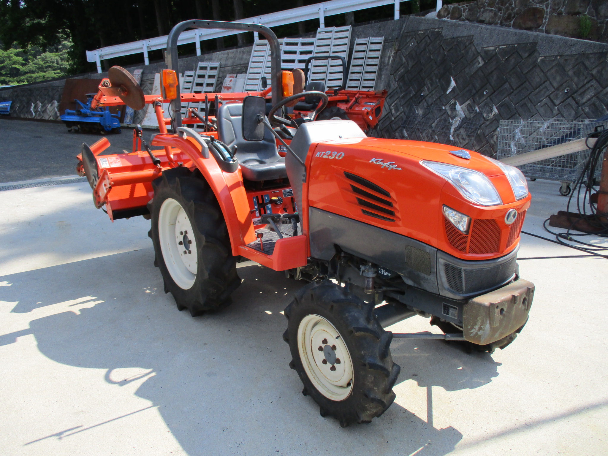 福島県郡山市発 クボタトラクター 4WD GL-23 パワステ 自動水平