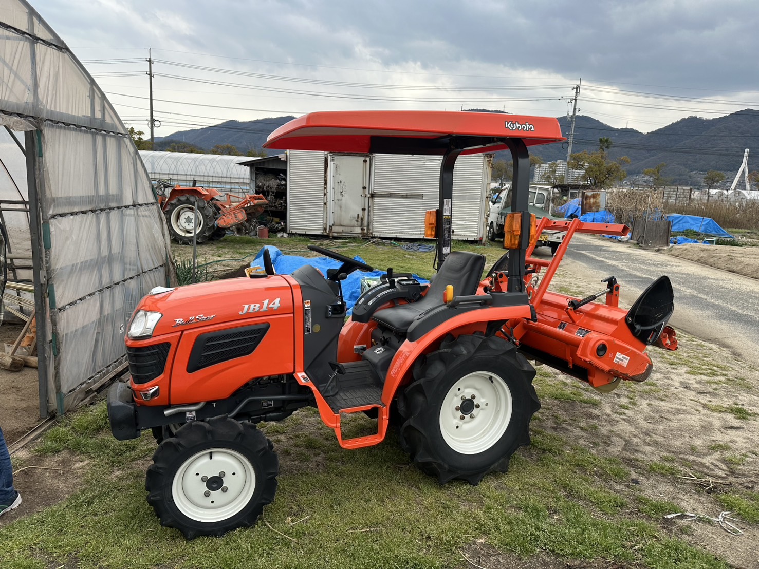 トラクター、コンバイン、田植機など中古農機具はかわかく農機へ